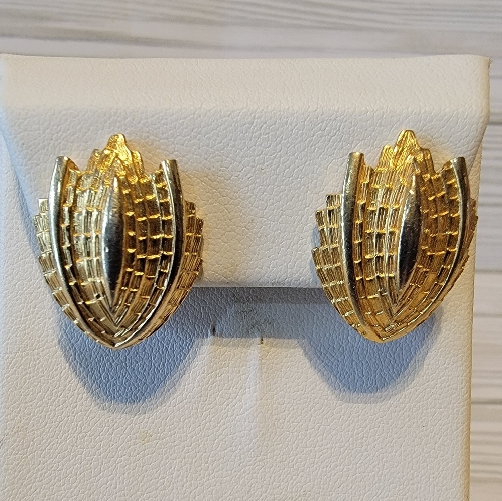 Vintage Gold Tone Openwork Fan Lattice Pat Pend Clip On Earrings